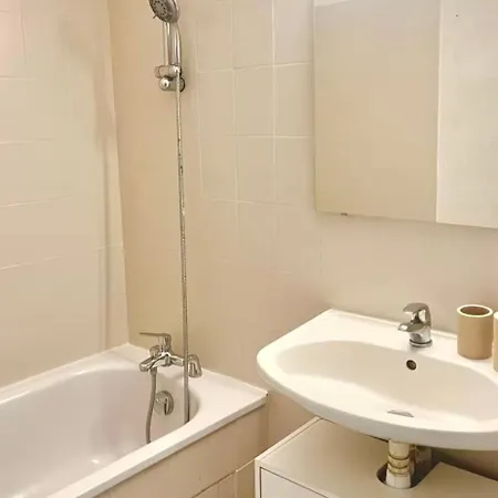Privee Avec Jacuzzi & Ambiance Immersive דירה בזייה